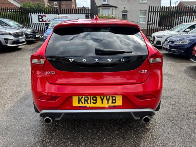 2025 Volvo V40