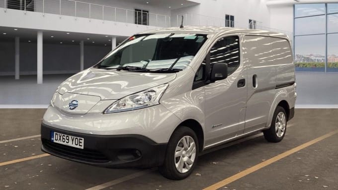 2025 Nissan E-nv200