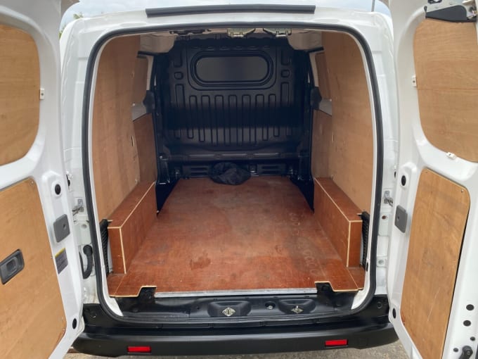 2025 Nissan E-nv200