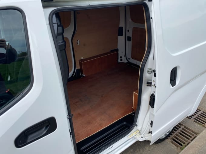 2025 Nissan E-nv200