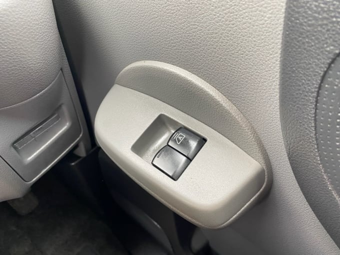 2025 Nissan E-nv200