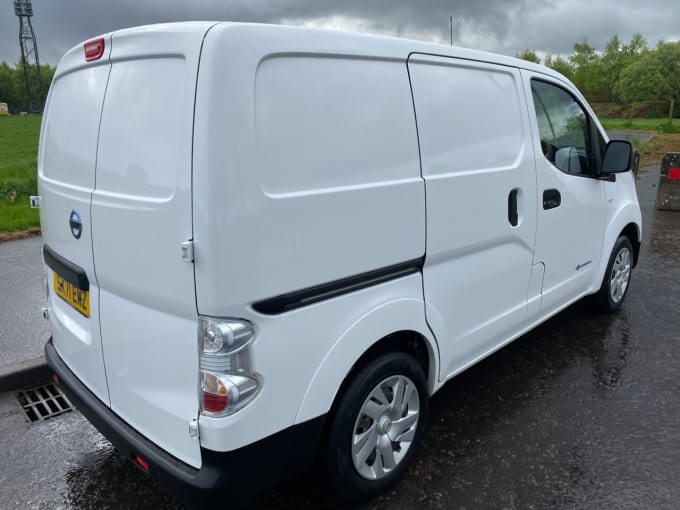 2025 Nissan E-nv200
