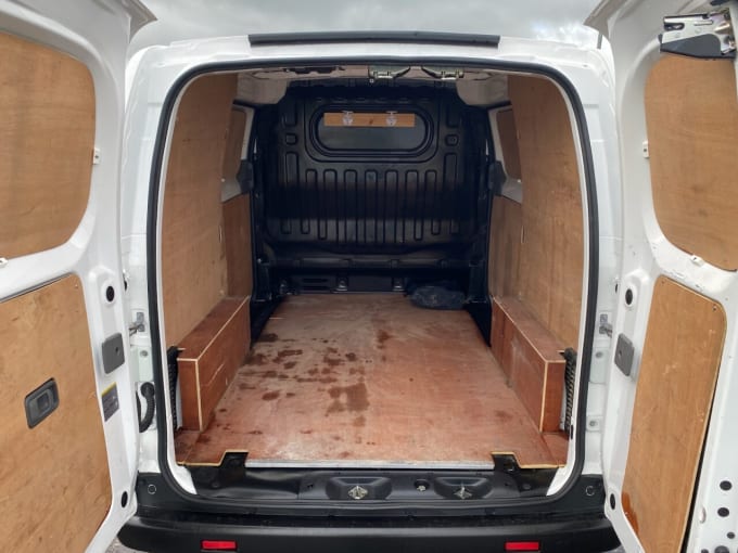 2025 Nissan E-nv200