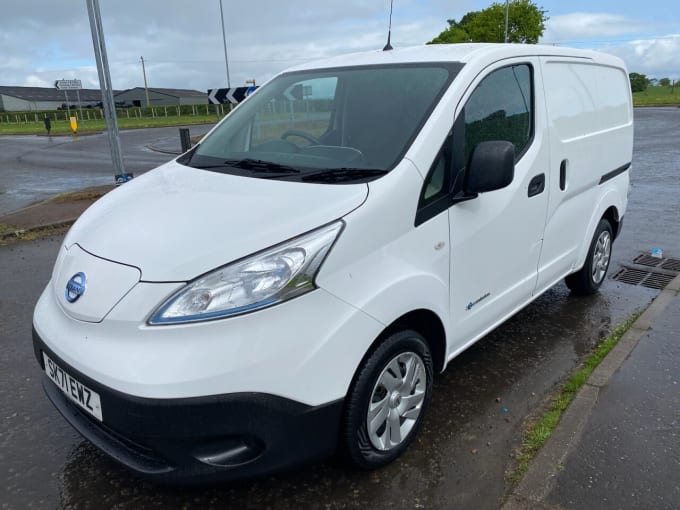 2025 Nissan E-nv200