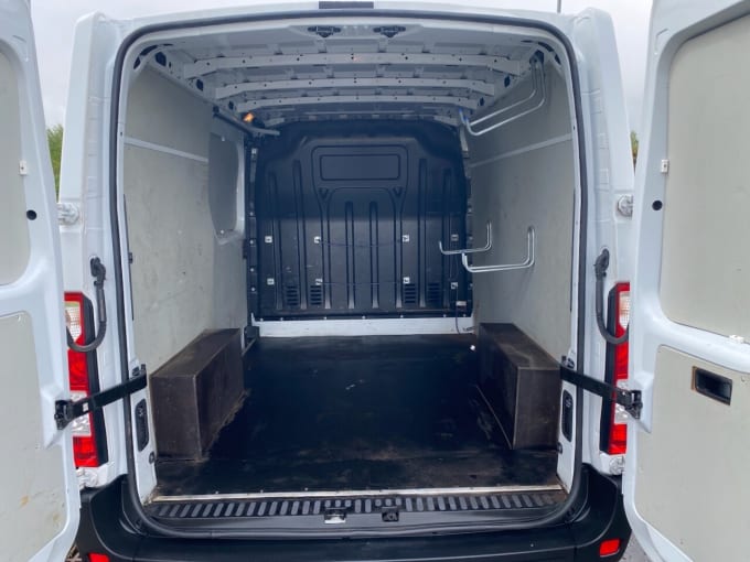 2025 Renault Master