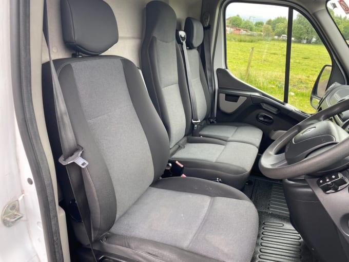 2025 Renault Master