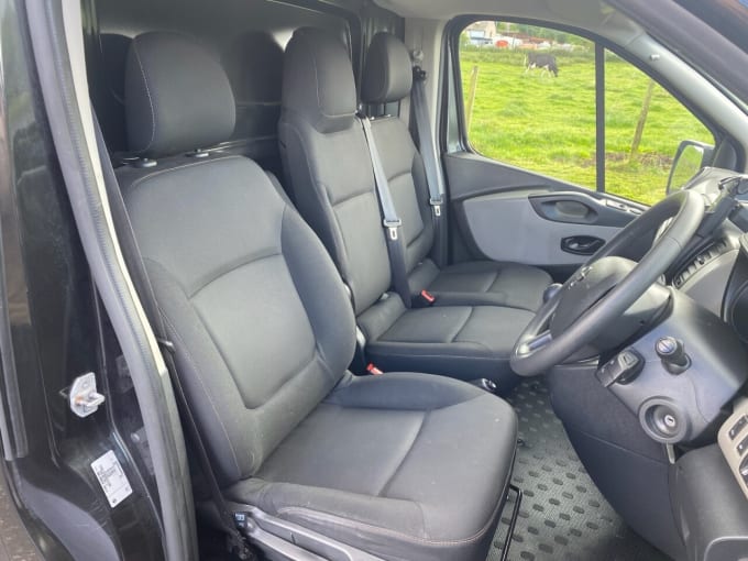2025 Nissan Nv300