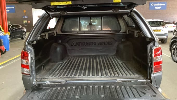 2025 Mitsubishi L200