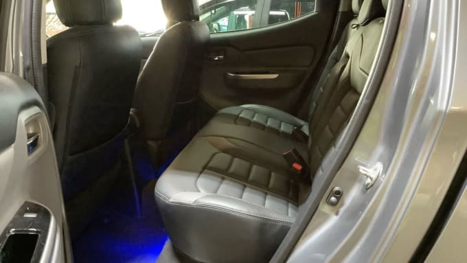 2025 Mitsubishi L200