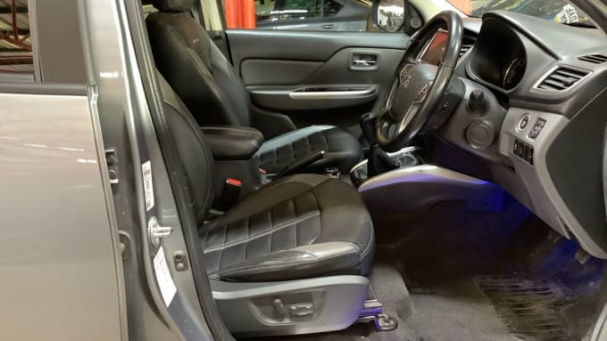 2025 Mitsubishi L200