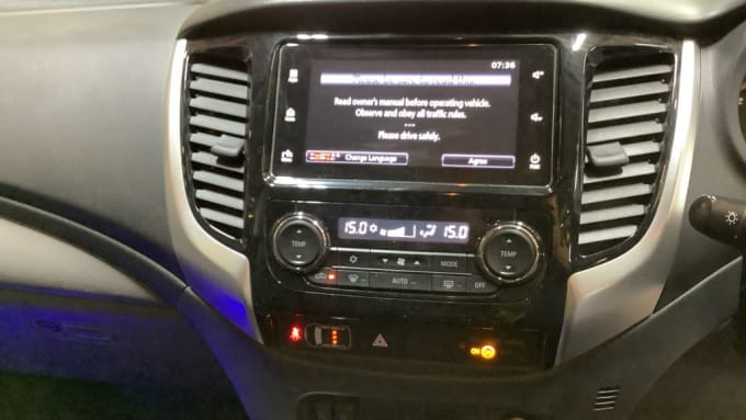 2025 Mitsubishi L200