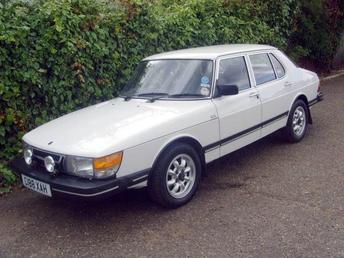 2025 Saab 900