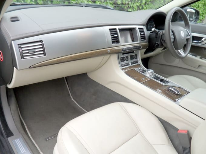2025 Jaguar Xf