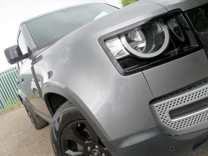 2025 Land Rover Defender 110