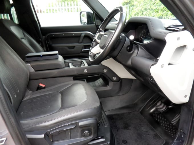 2025 Land Rover Defender 110