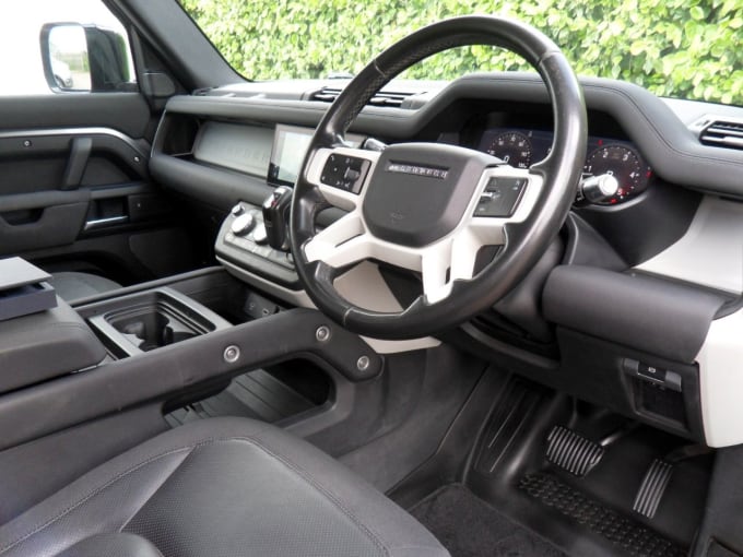 2025 Land Rover Defender 110