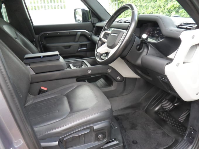 2025 Land Rover Defender 110