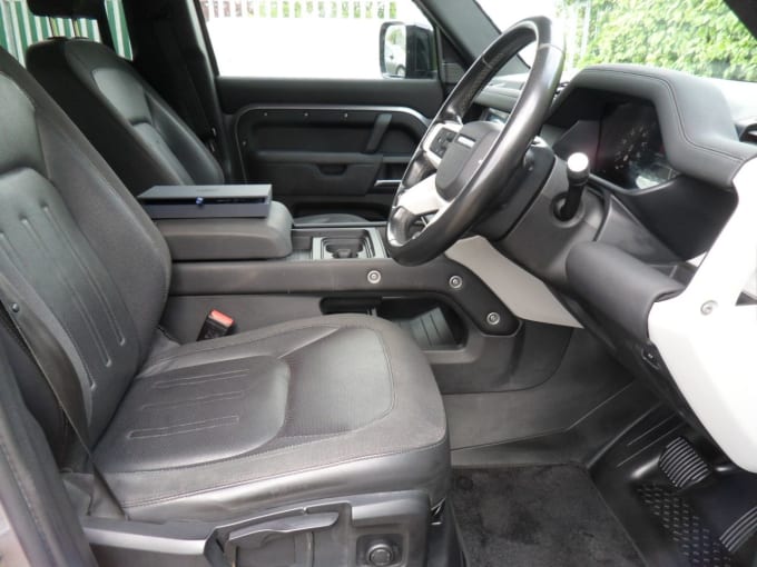 2025 Land Rover Defender 110
