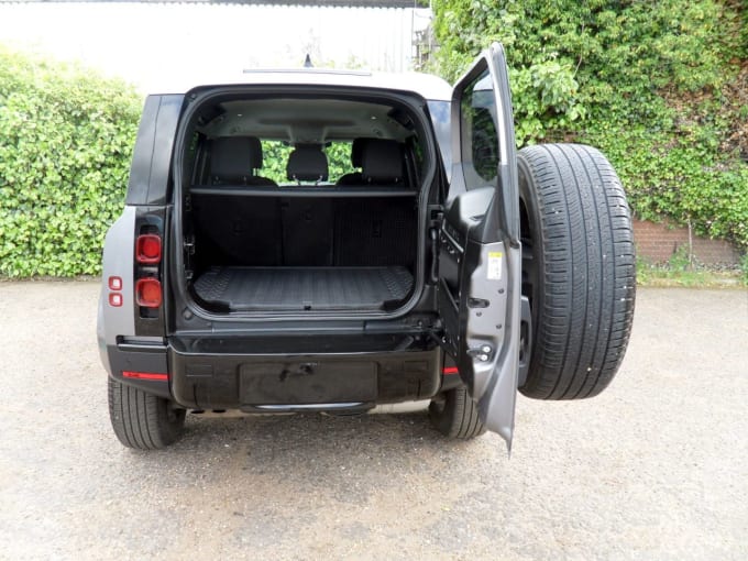 2025 Land Rover Defender 110