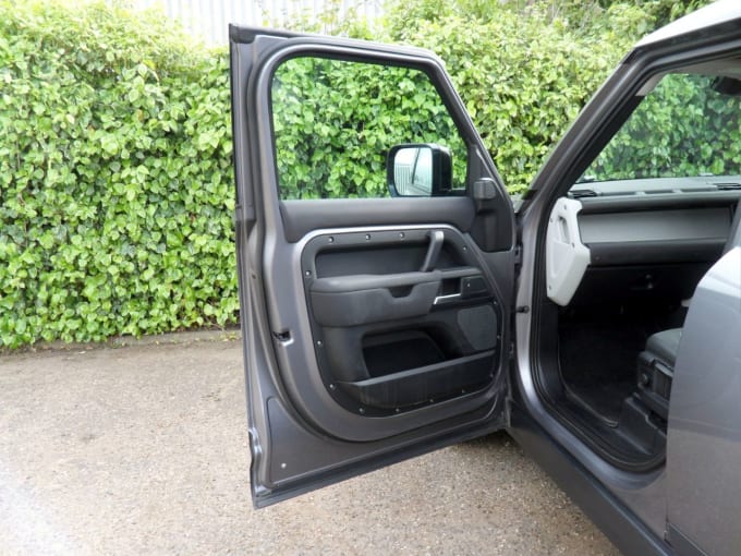 2025 Land Rover Defender 110