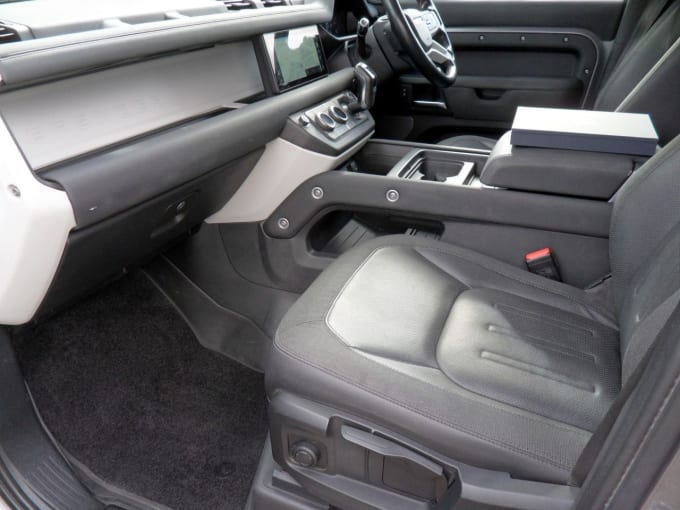 2025 Land Rover Defender 110