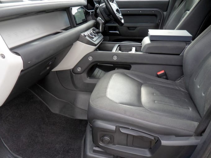 2025 Land Rover Defender 110