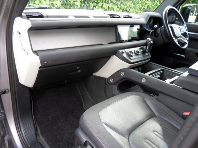 2025 Land Rover Defender 110