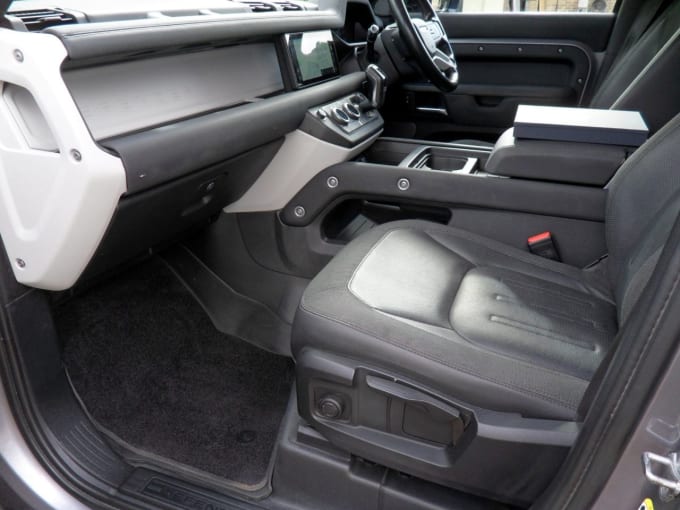 2025 Land Rover Defender 110