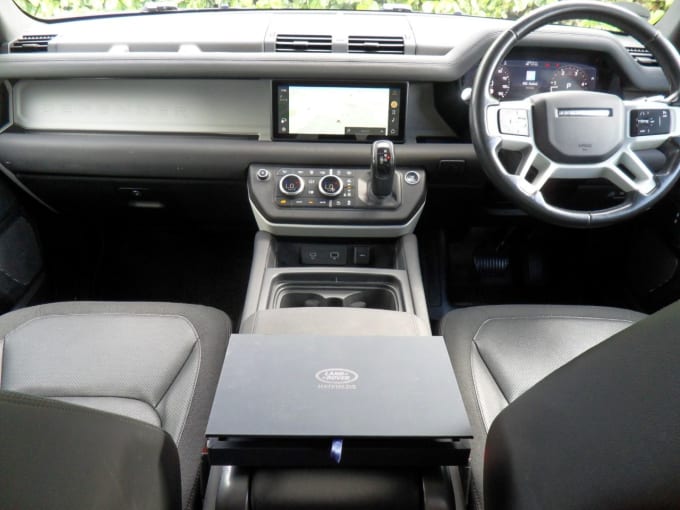 2025 Land Rover Defender 110
