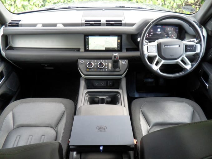 2025 Land Rover Defender 110