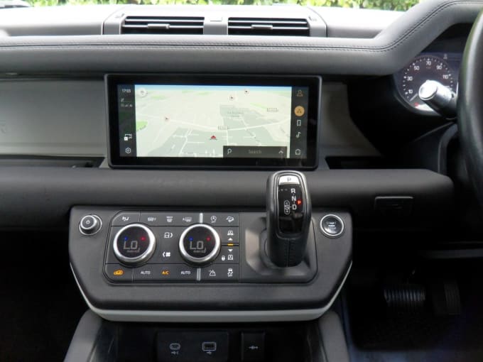 2025 Land Rover Defender 110