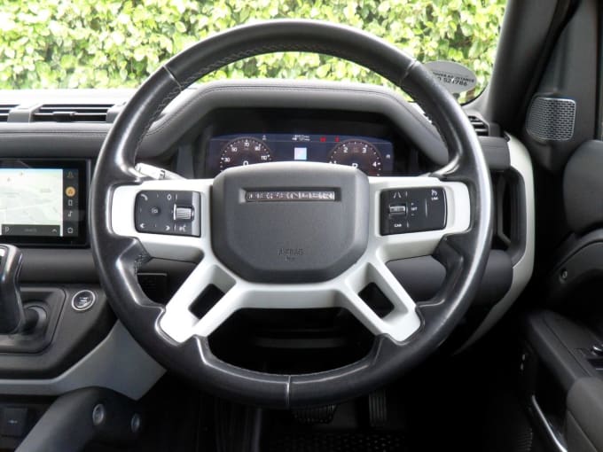 2025 Land Rover Defender 110