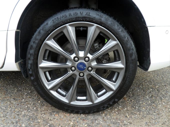 2025 Ford Kuga
