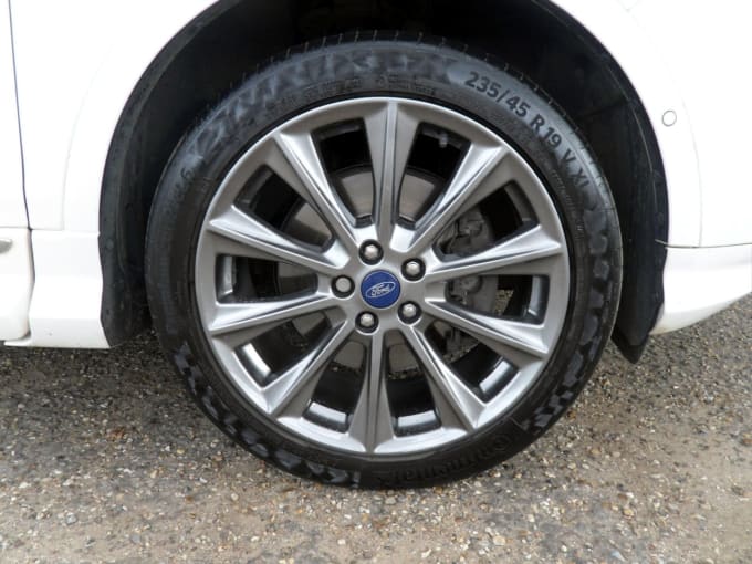 2025 Ford Kuga