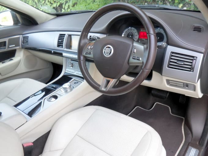 2025 Jaguar Xf