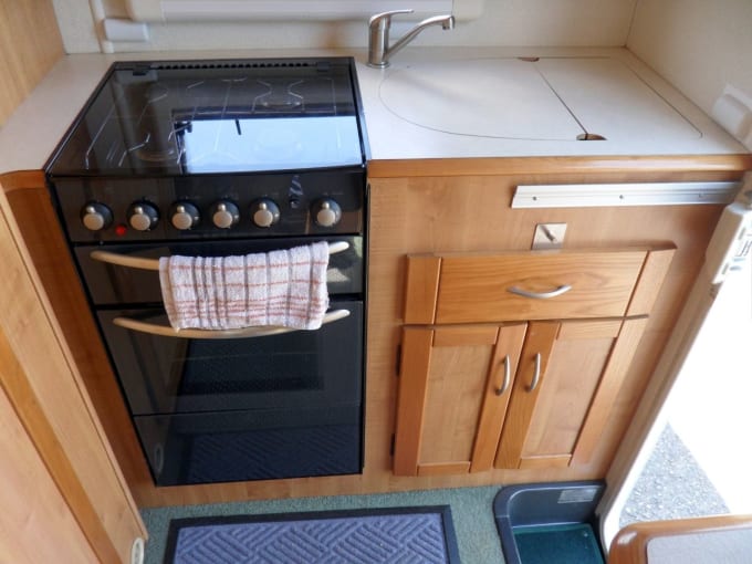 2025 Auto-trail Tracker Se