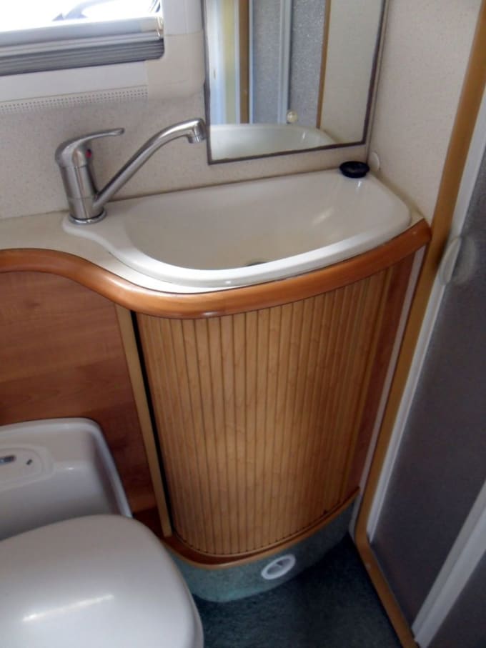 2025 Auto-trail Tracker Se
