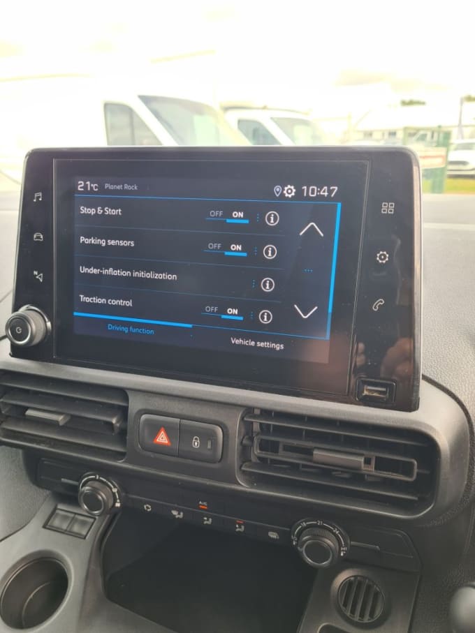 2025 Peugeot Partner