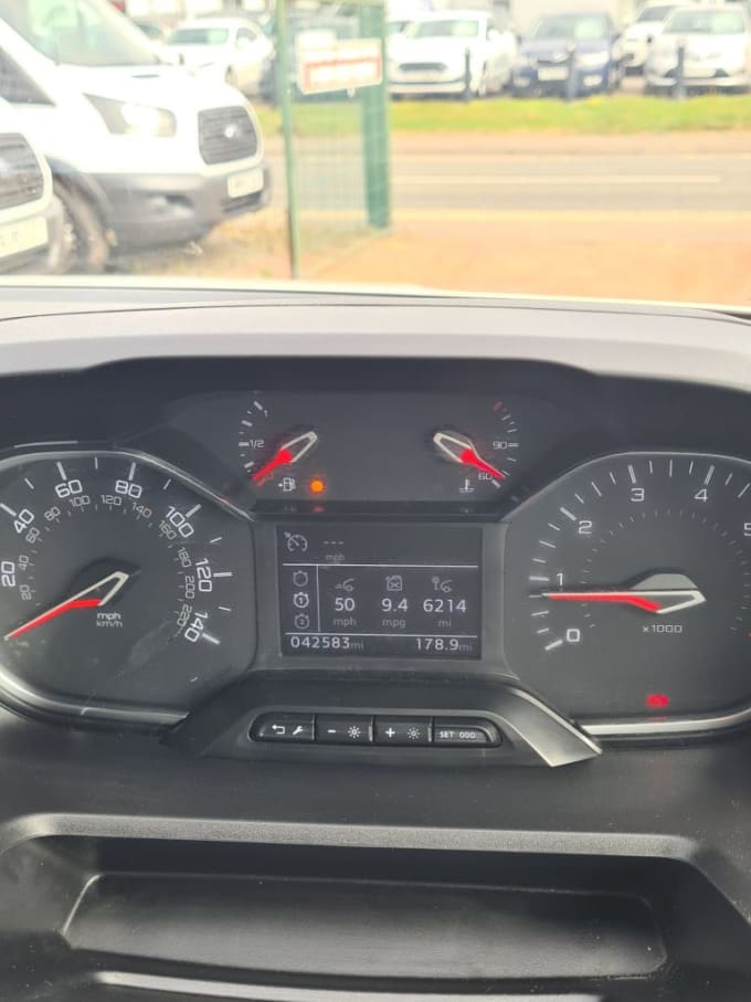 2025 Peugeot Partner