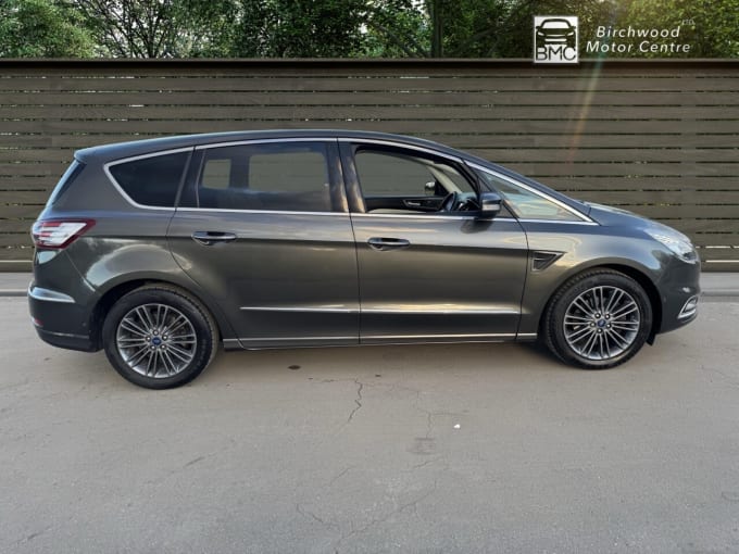 2025 Ford S-max