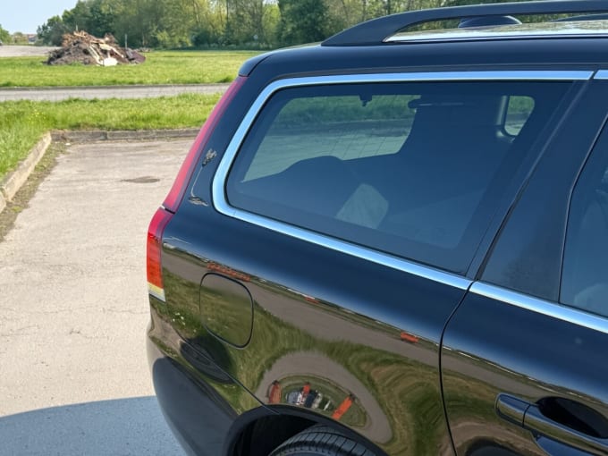 2025 Volvo V70