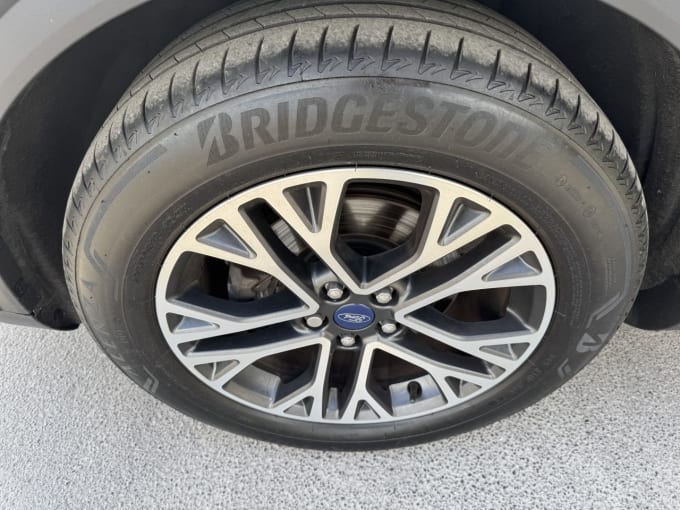 2025 Ford Kuga