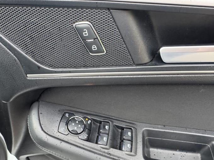 2025 Ford S-max