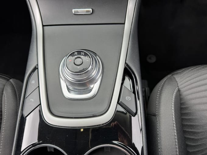 2025 Ford S-max