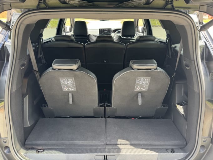2025 Peugeot 5008