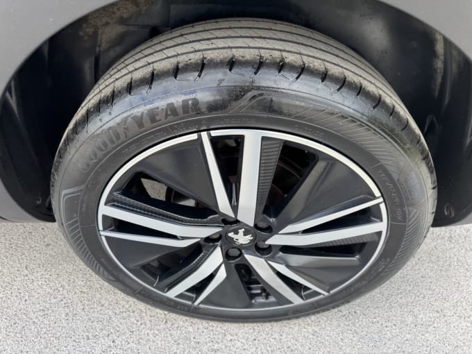 2025 Peugeot 5008