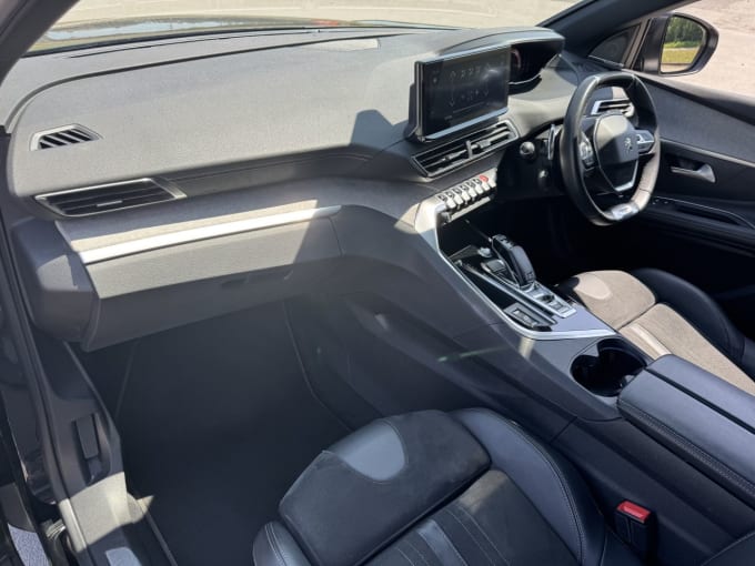 2025 Peugeot 5008
