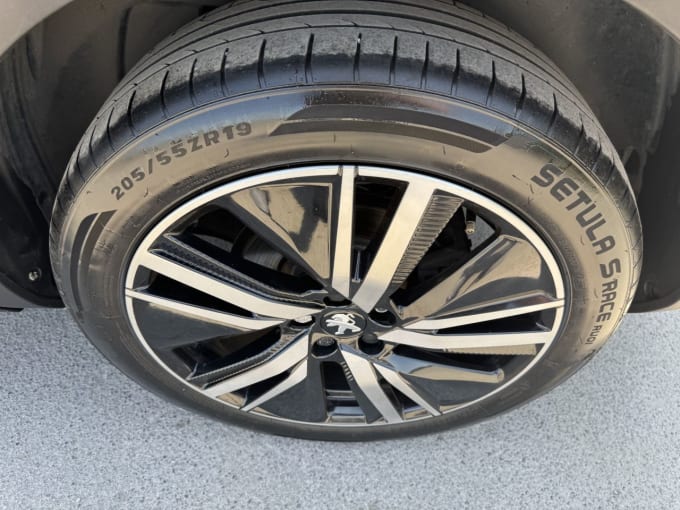 2025 Peugeot 5008