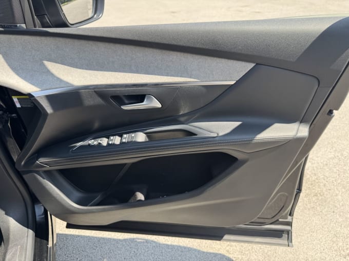 2025 Peugeot 5008