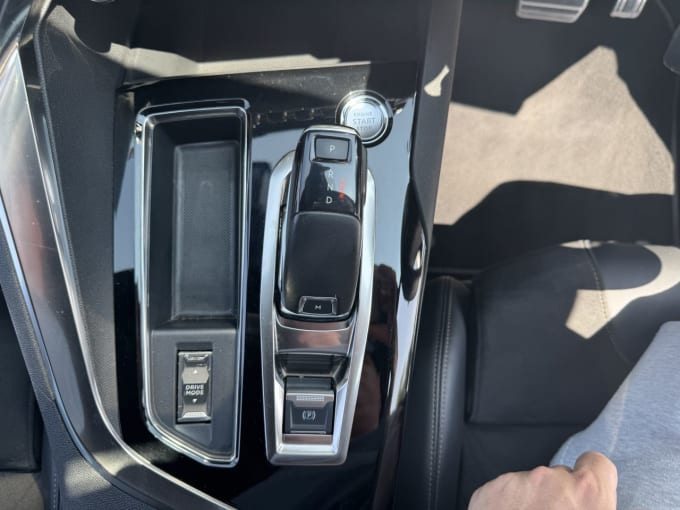 2025 Peugeot 5008